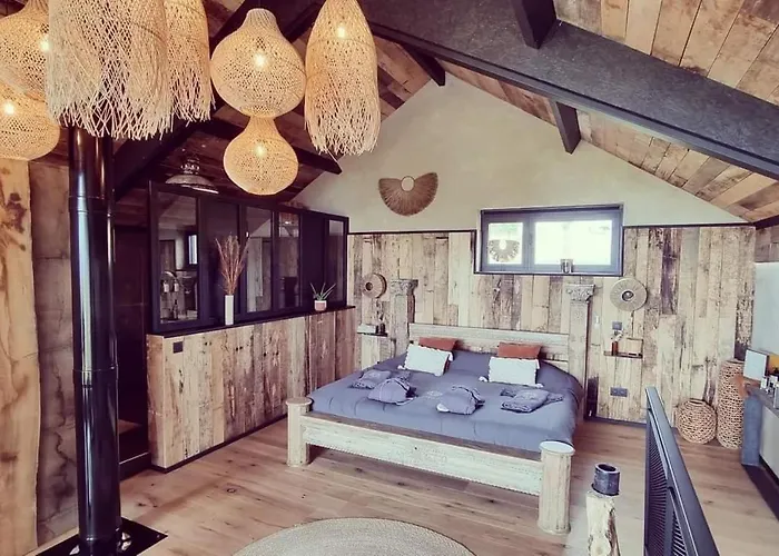 La 77 & Hindi Villa *