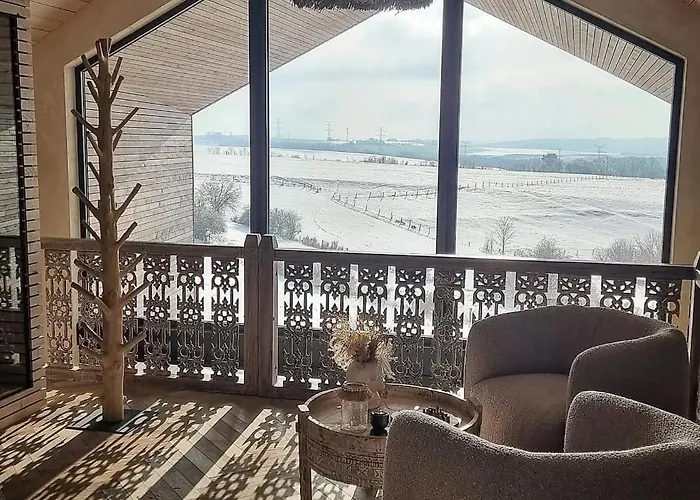 La 77 & Hindi Villa *